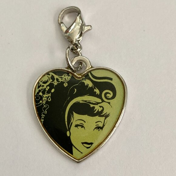 Vintage Disney Princess Cinderella Heart Clip On Charm Zipper Pull Bag Signed - Picture 3 of 7